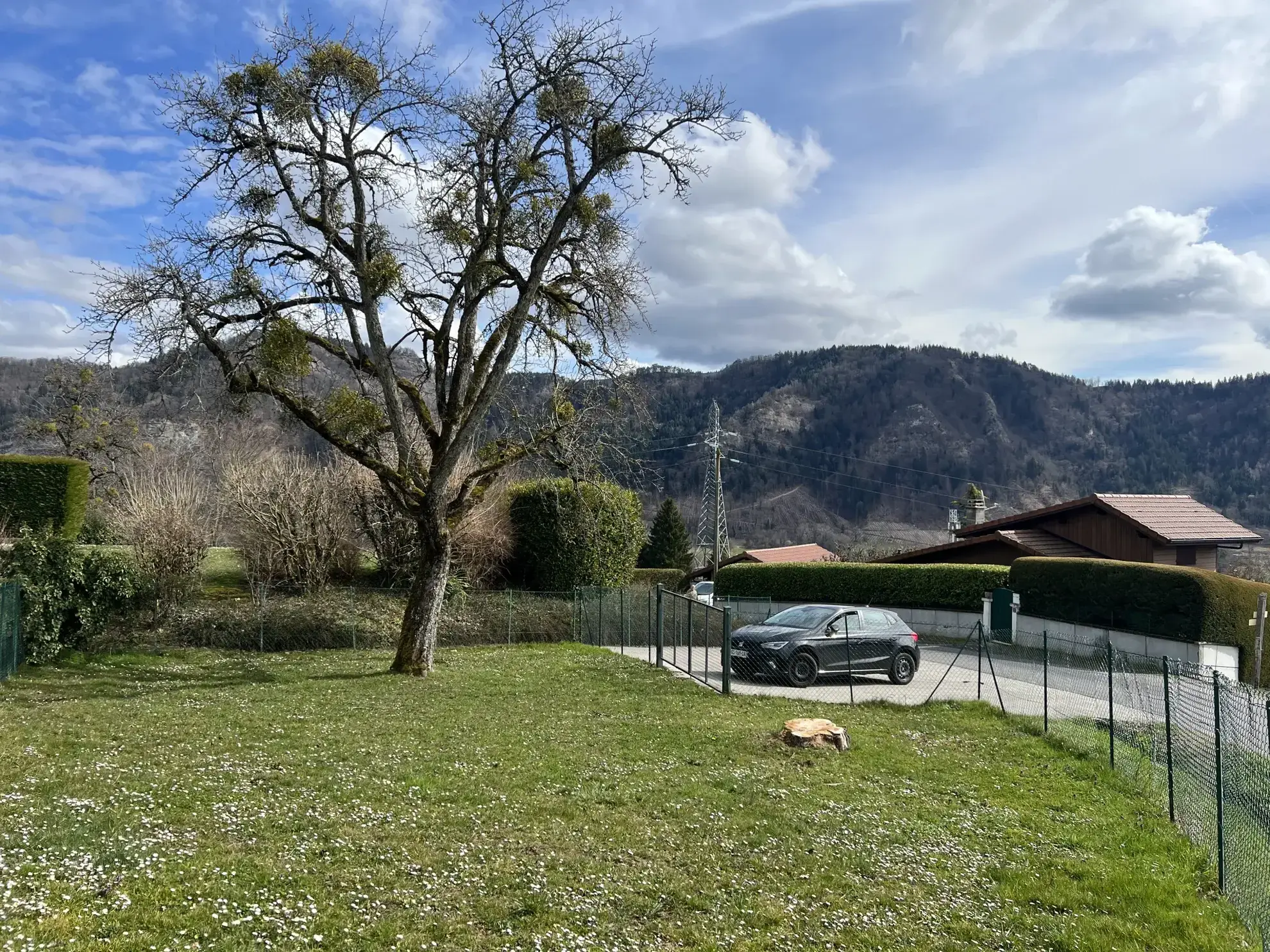 Terrain constructible à FILLINGES de 491 m² avec vue sur les montagnes 