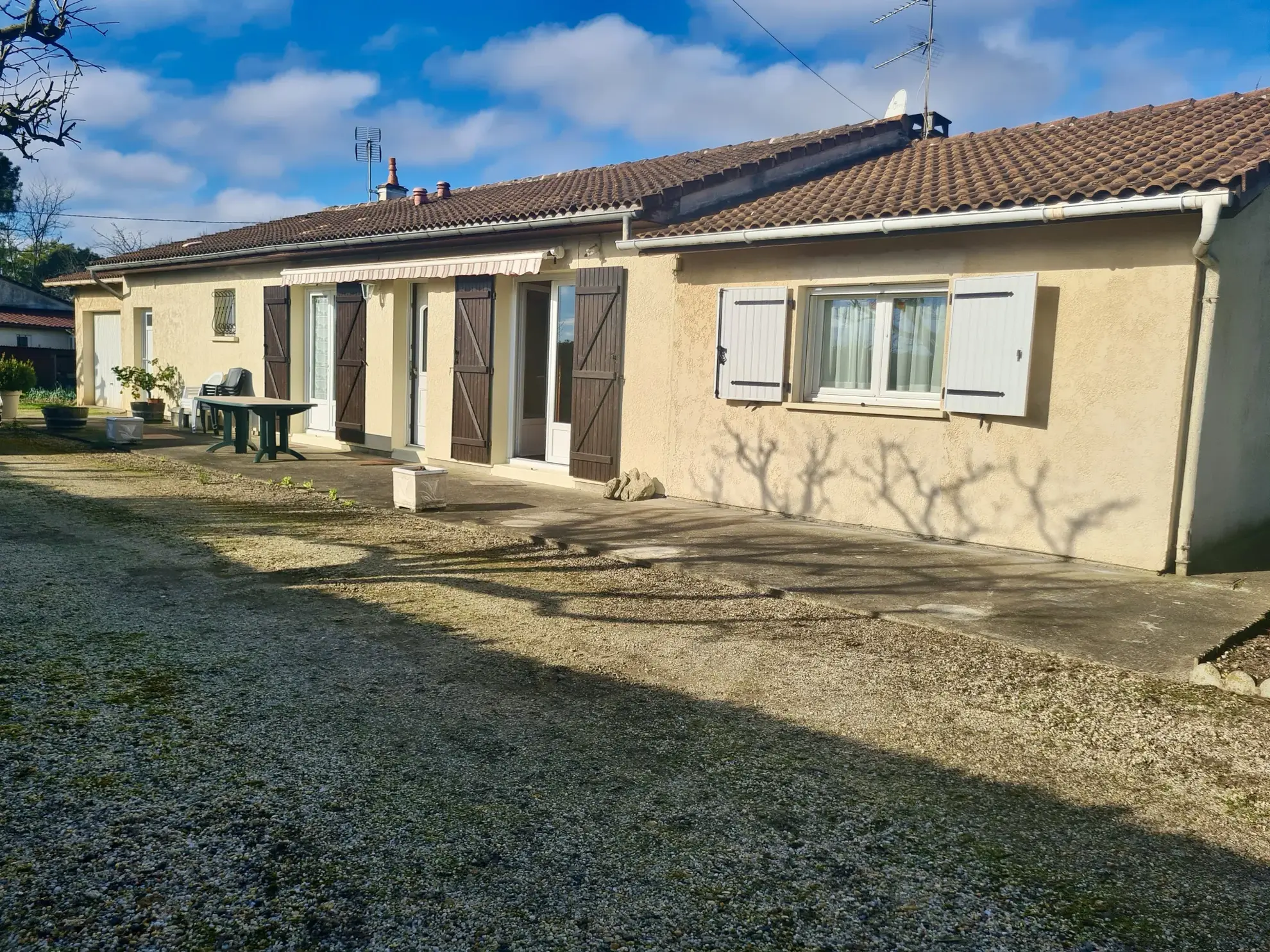 Charmante maison de 125 m² avec 4 chambres, garage et jardin à Coutras - idéalement située 