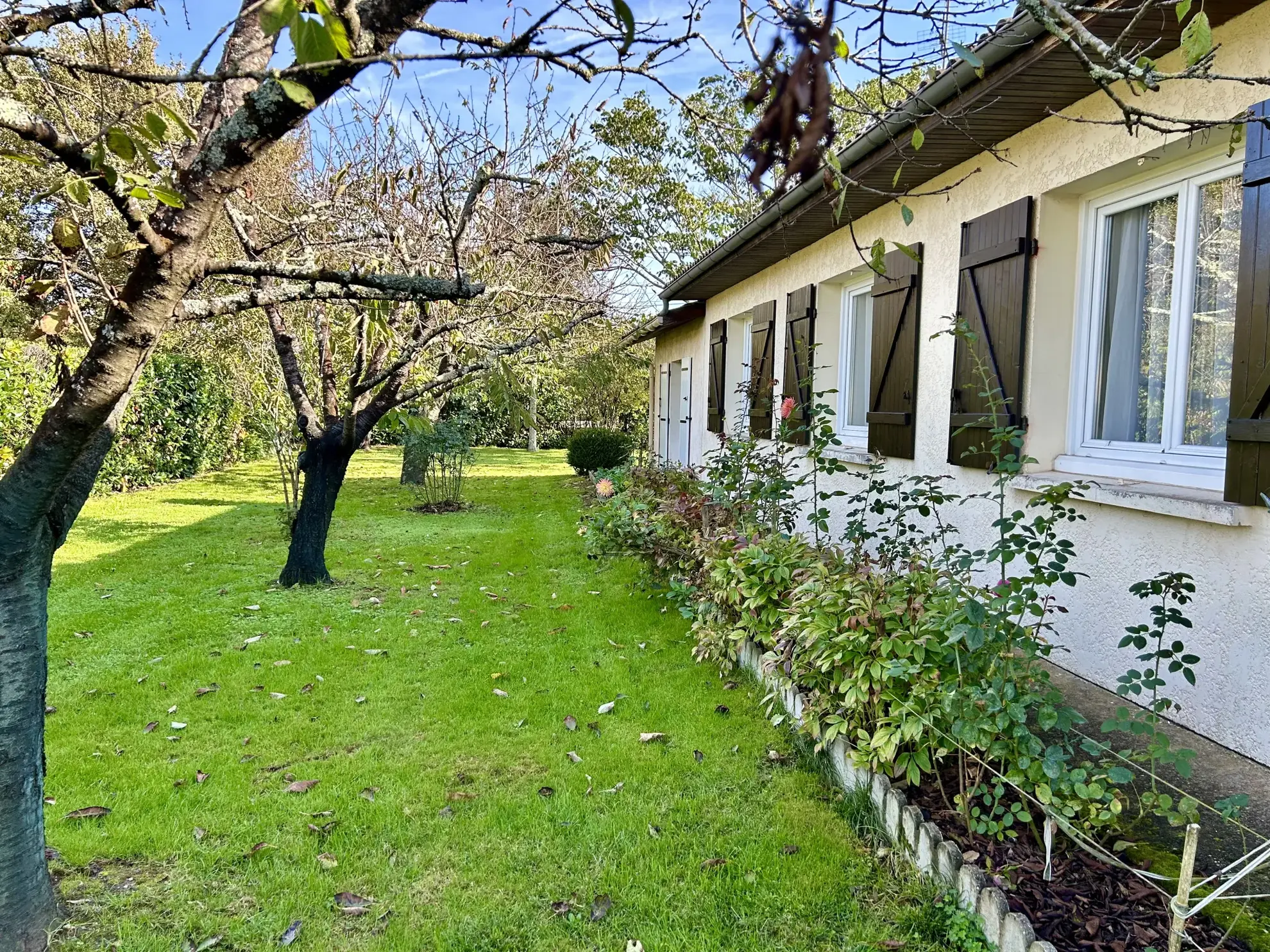 Charmante maison de 125 m² avec 4 chambres, garage et jardin à Coutras - idéalement située 