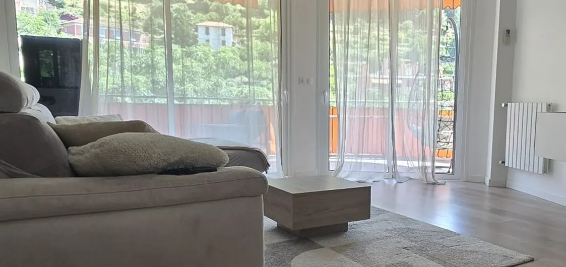 Appartement moderne à Menton avec terrasse, parking et cave - Vue dégagée 