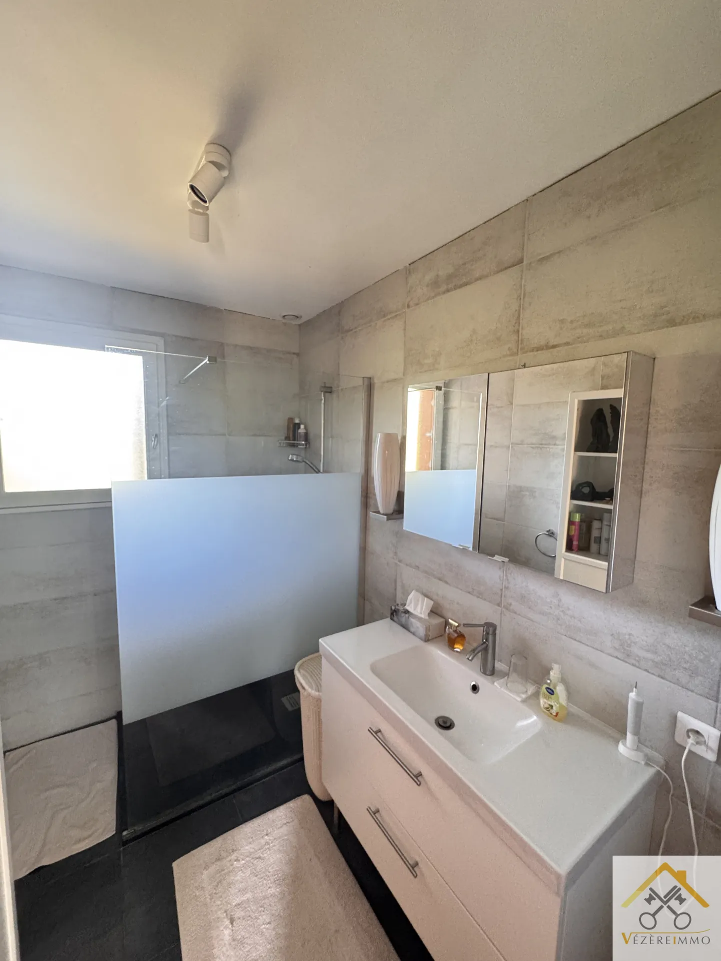 Charmant pavillon rénové avec piscine à Objat - 116 m² 