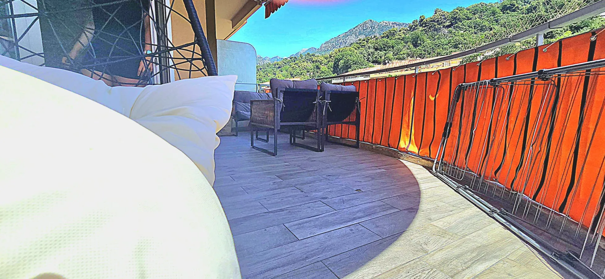 Appartement T2 rénové avec terrasse et parking à Menton 