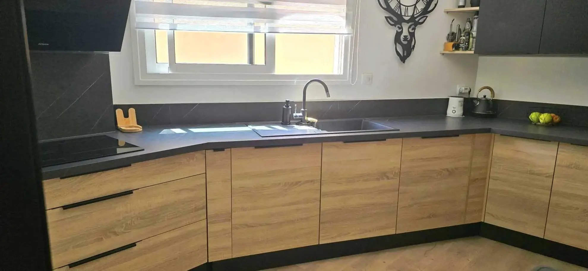 Appartement moderne à Menton avec terrasse, parking et cave - Vue dégagée 