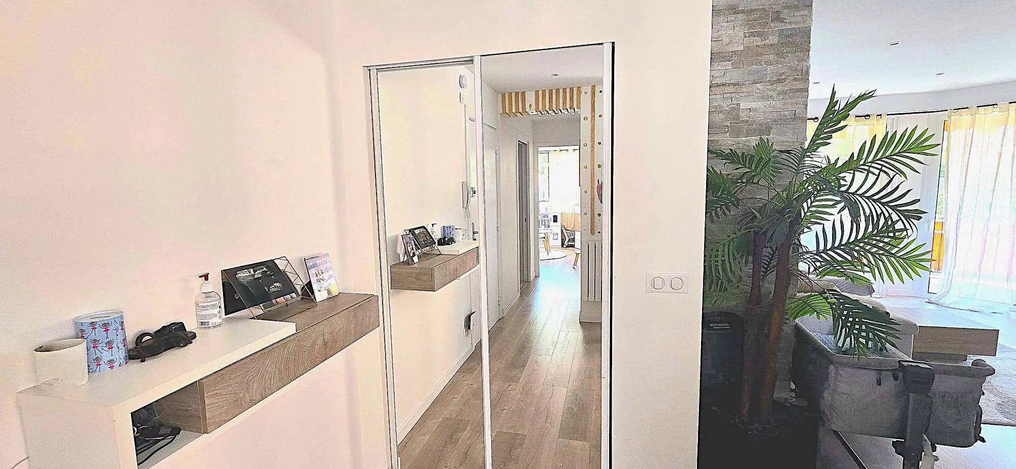 Appartement T2 rénové avec terrasse et parking à Menton 