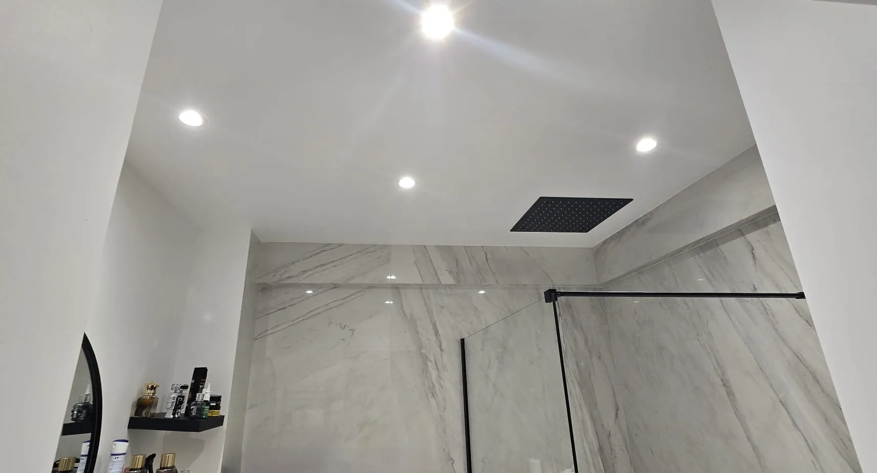 Appartement T2 rénové avec terrasse et parking à Menton 