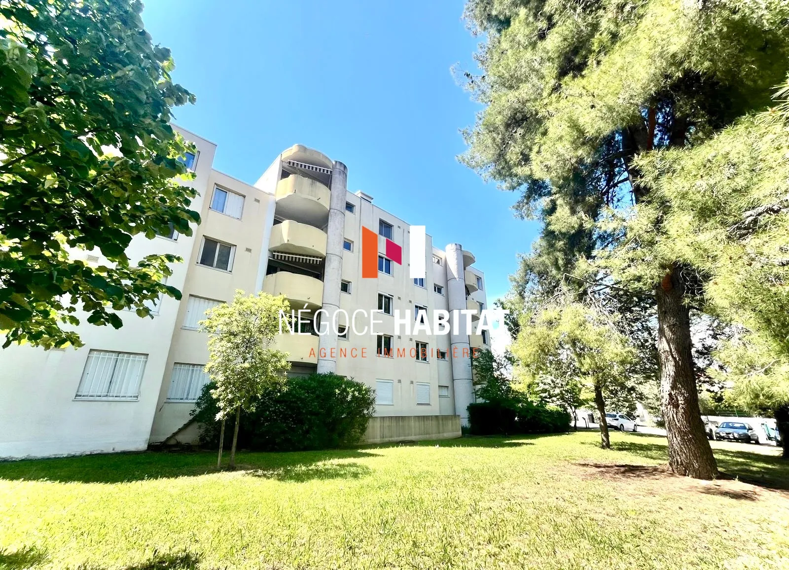 Appartement T4 avec terrasse, parking et cave à Montpellier 