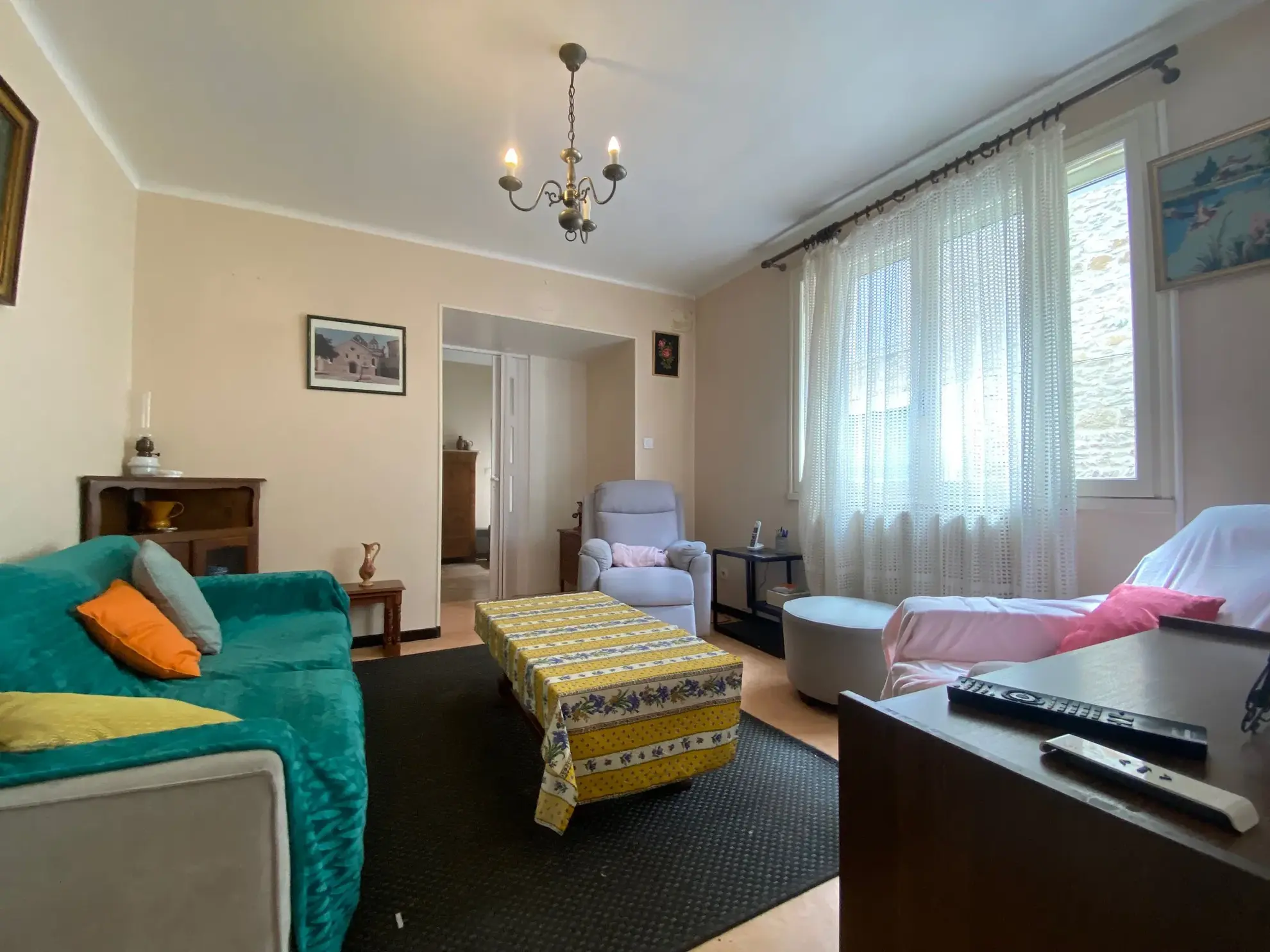 Maison de village à rénover de 178 m² à Caderousse, opportunité d'investissement 