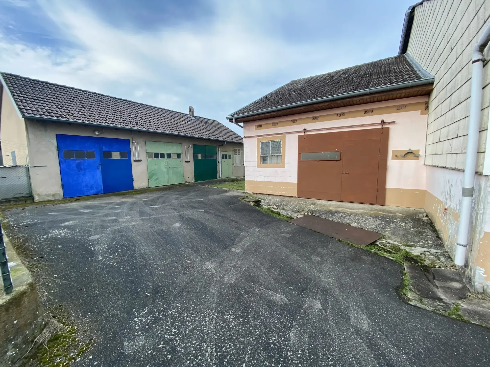 Maison familiale de 290 m² avec grand terrain à Berg, proche A4 