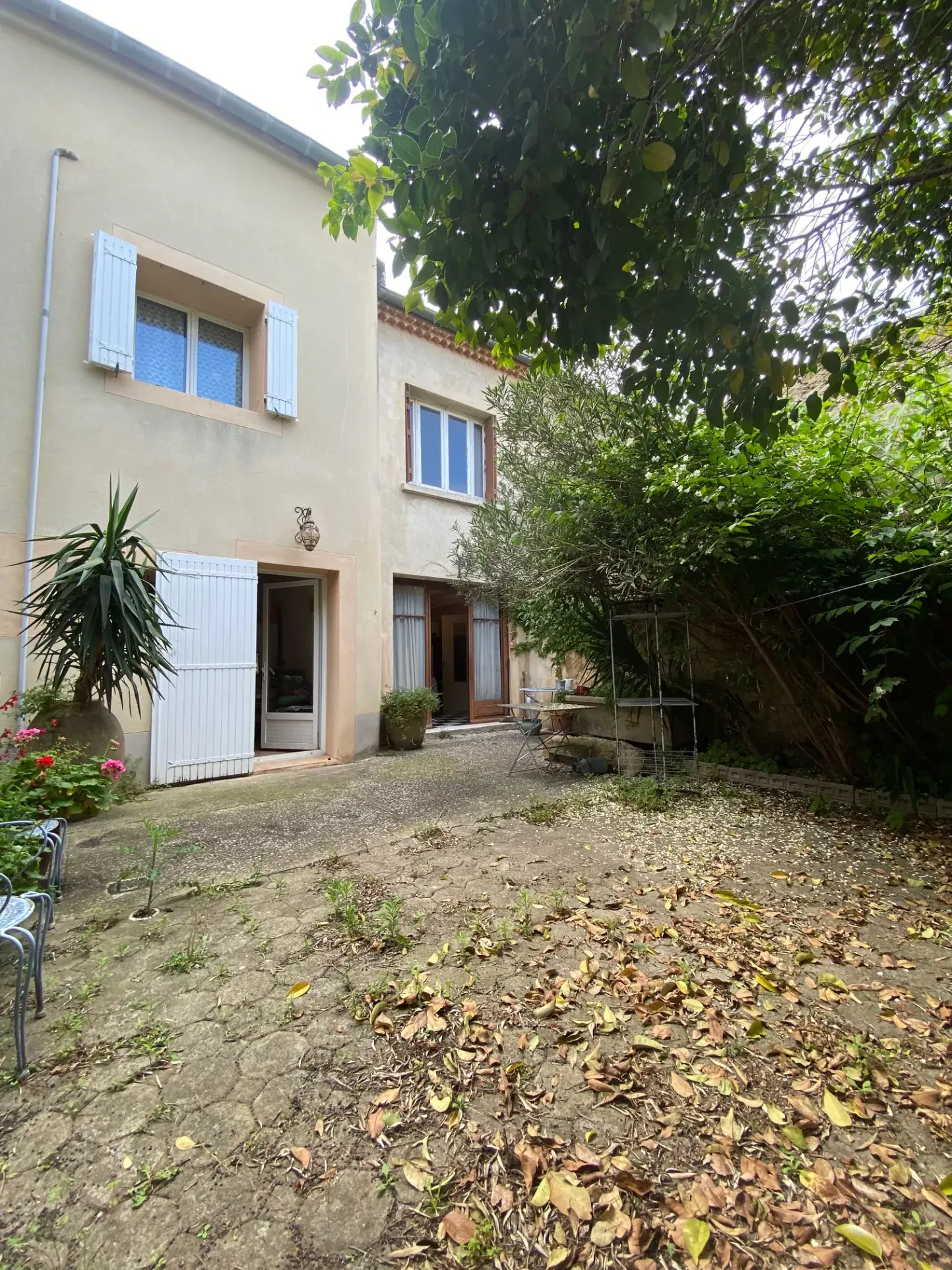 Maison de village à rénover de 178 m² à Caderousse, opportunité d'investissement 