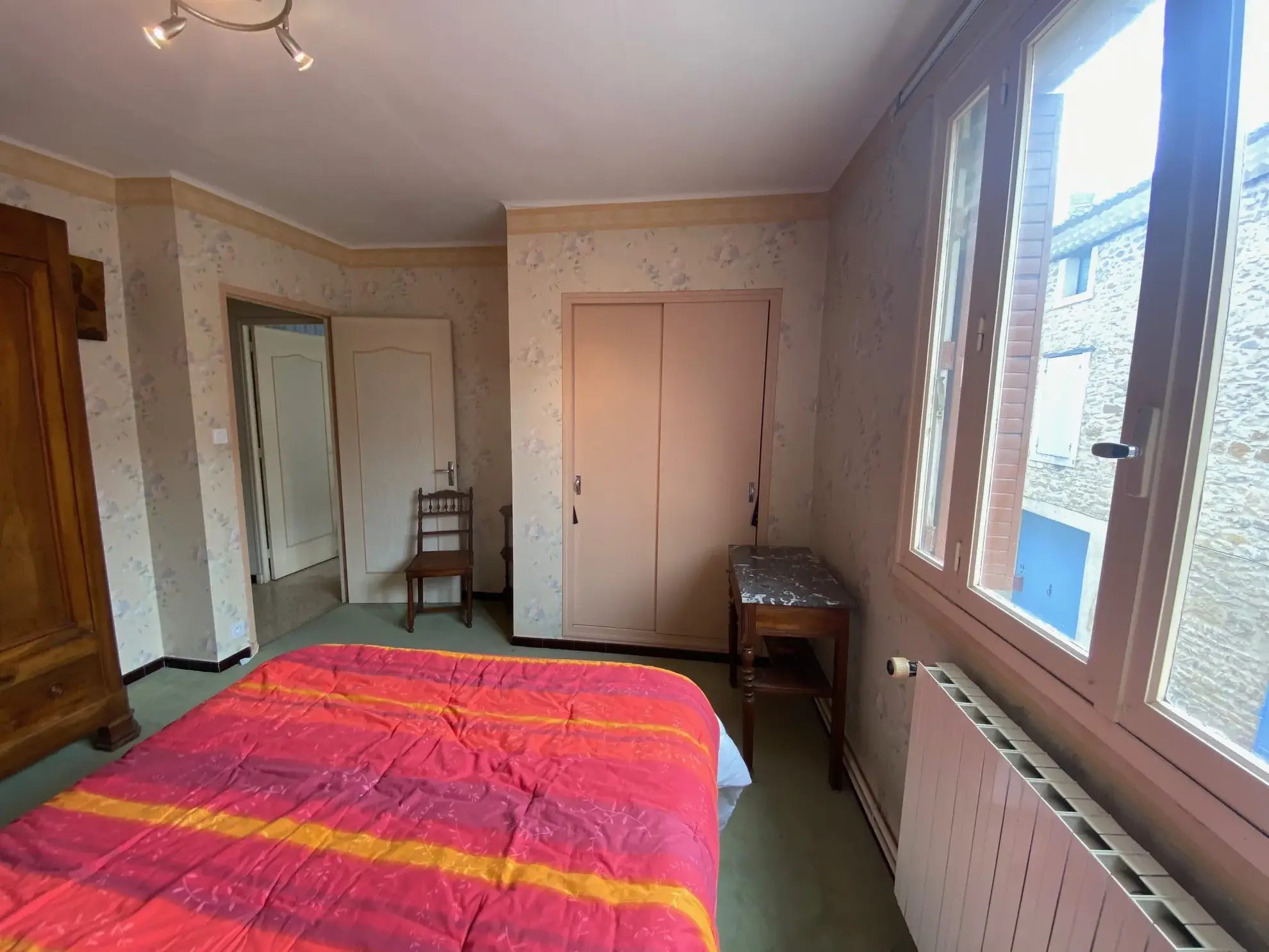 Maison de village à rénover de 178 m² à Caderousse, opportunité d'investissement 