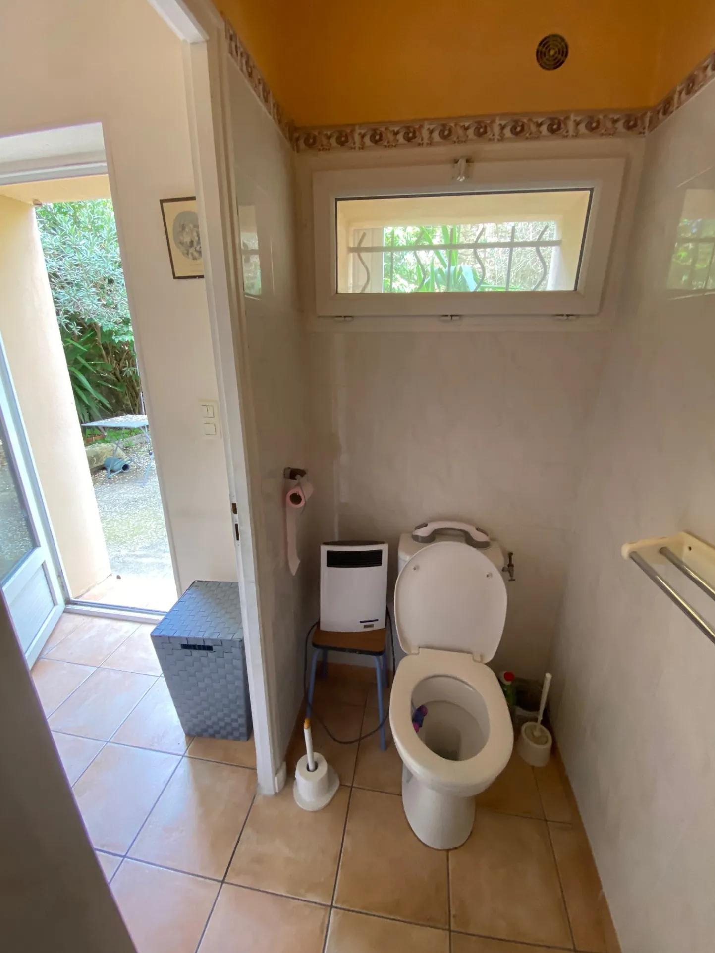 Maison de village à rénover de 178 m² à Caderousse, opportunité d'investissement 