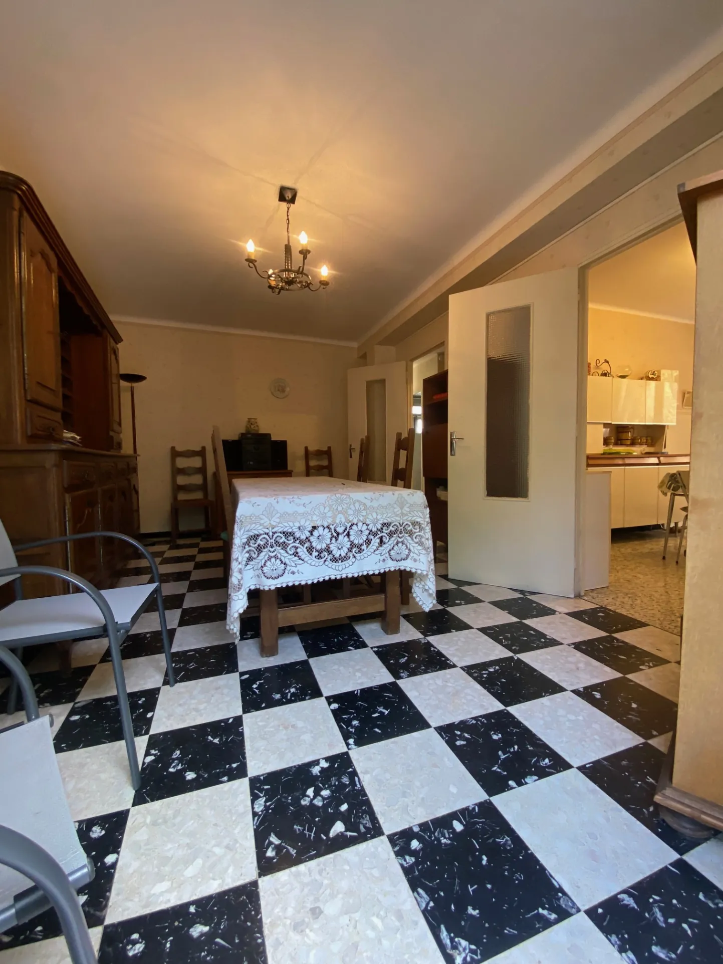 Maison de village à rénover de 178 m² à Caderousse, opportunité d'investissement 