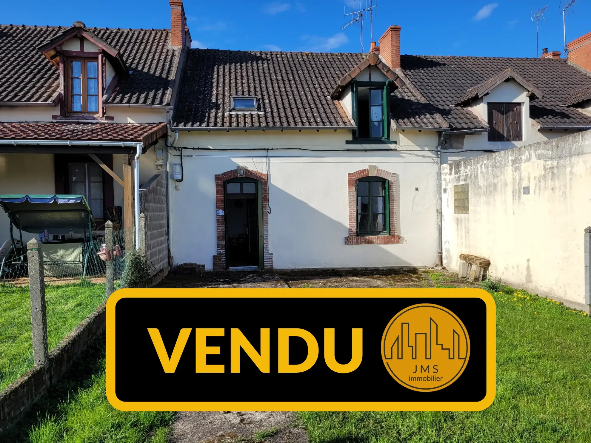 Maison de village à Noyant d'Allier avec jardin et travaux à prévoir