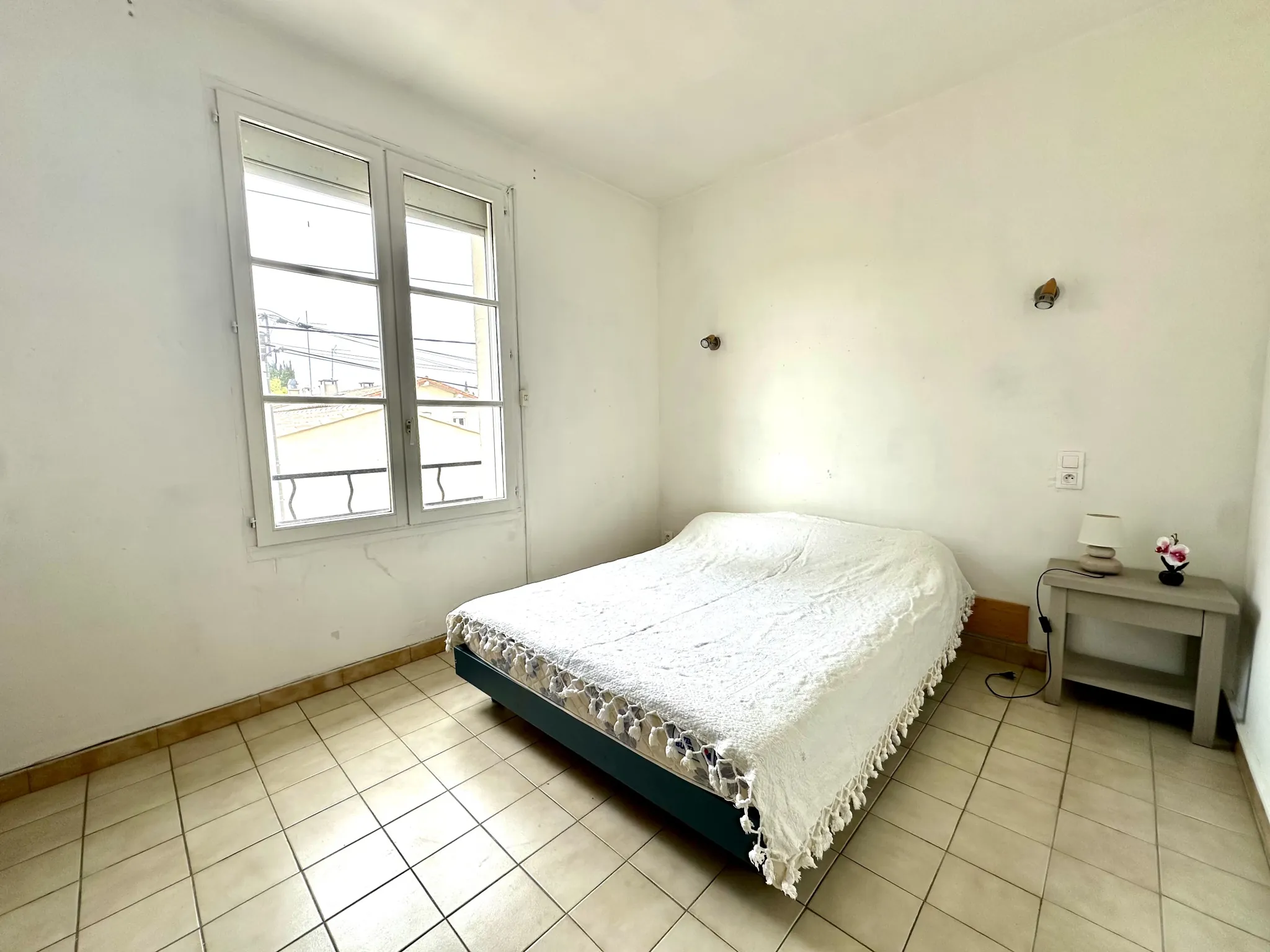 À Vendre : Maison de Ville Renovée avec Jardin, Garage et Piscine à Carcassonne 