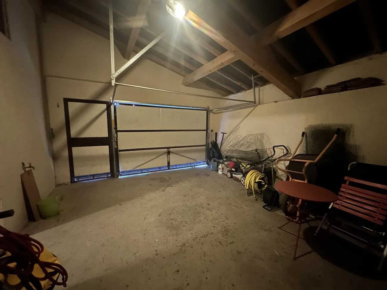 Maison de village en parfait état à Chambilly, 133 m² habitables avec garage et jardin clos 