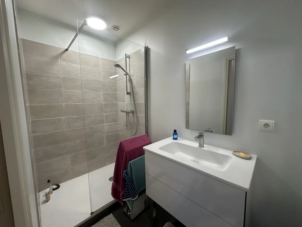 Maison de village en parfait état à Chambilly, 133 m² habitables avec garage et jardin clos 