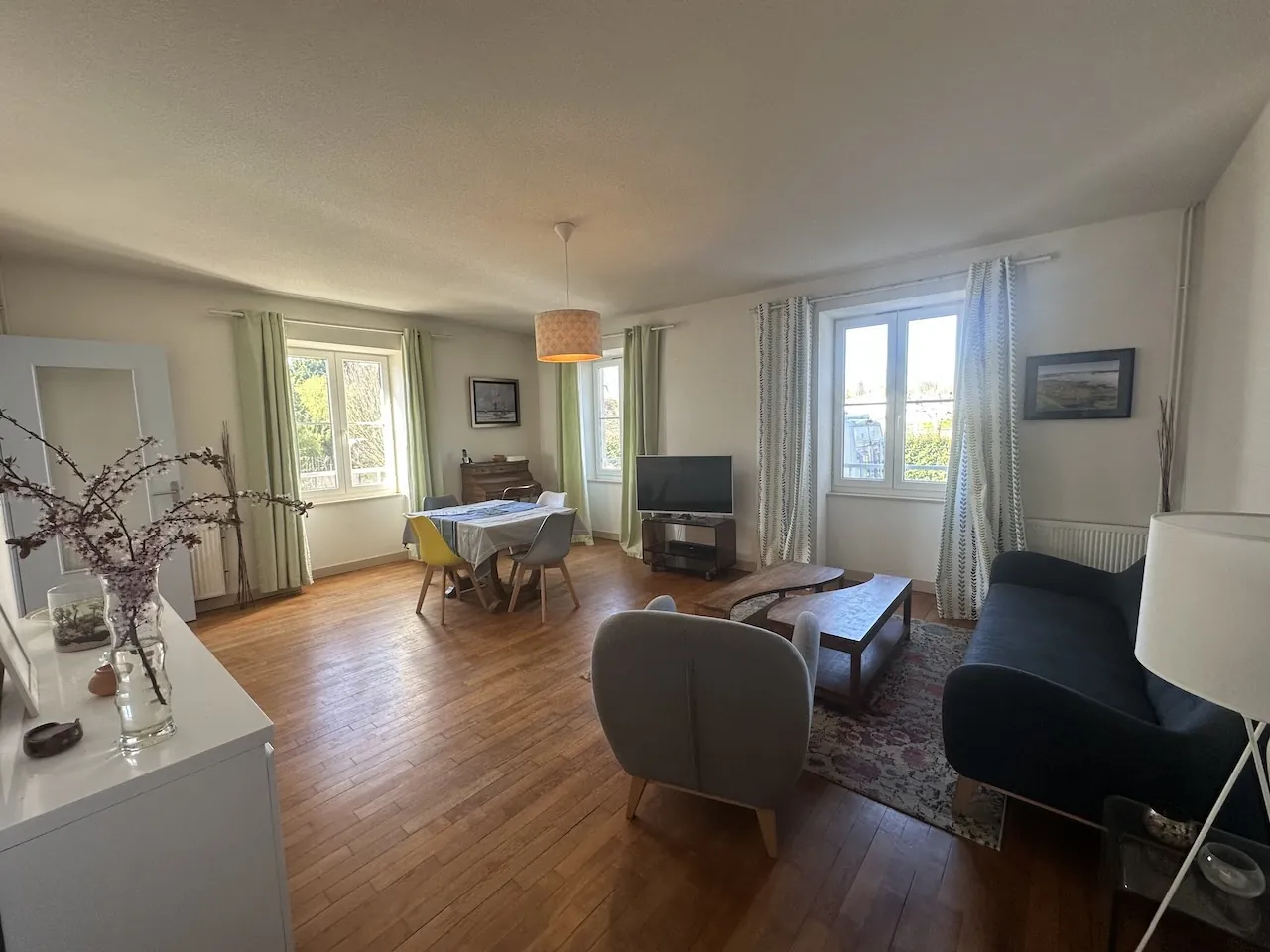 Maison de village en parfait état à Chambilly, 133 m² habitables avec garage et jardin clos 