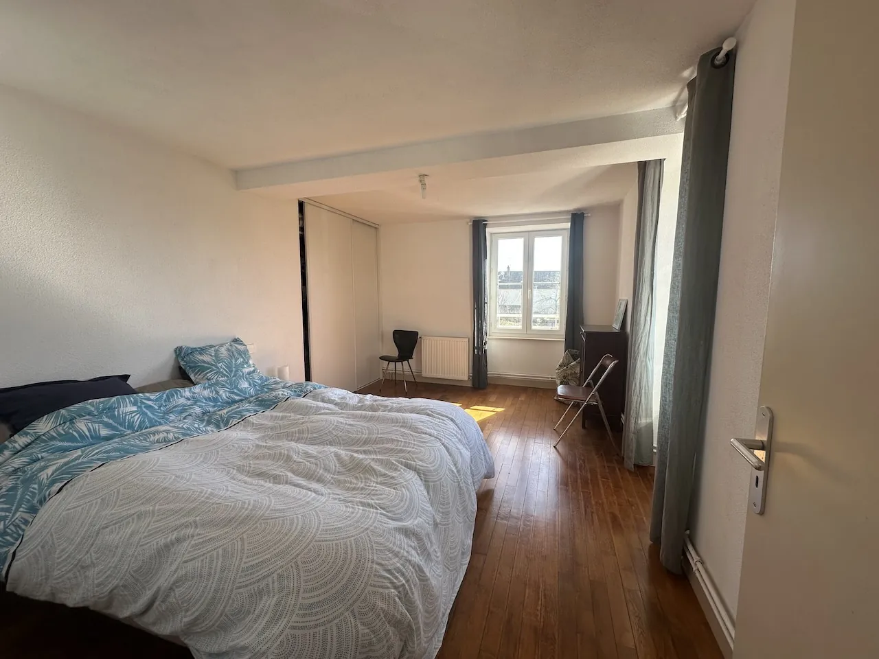 Maison de village en parfait état à Chambilly, 133 m² habitables avec garage et jardin clos 