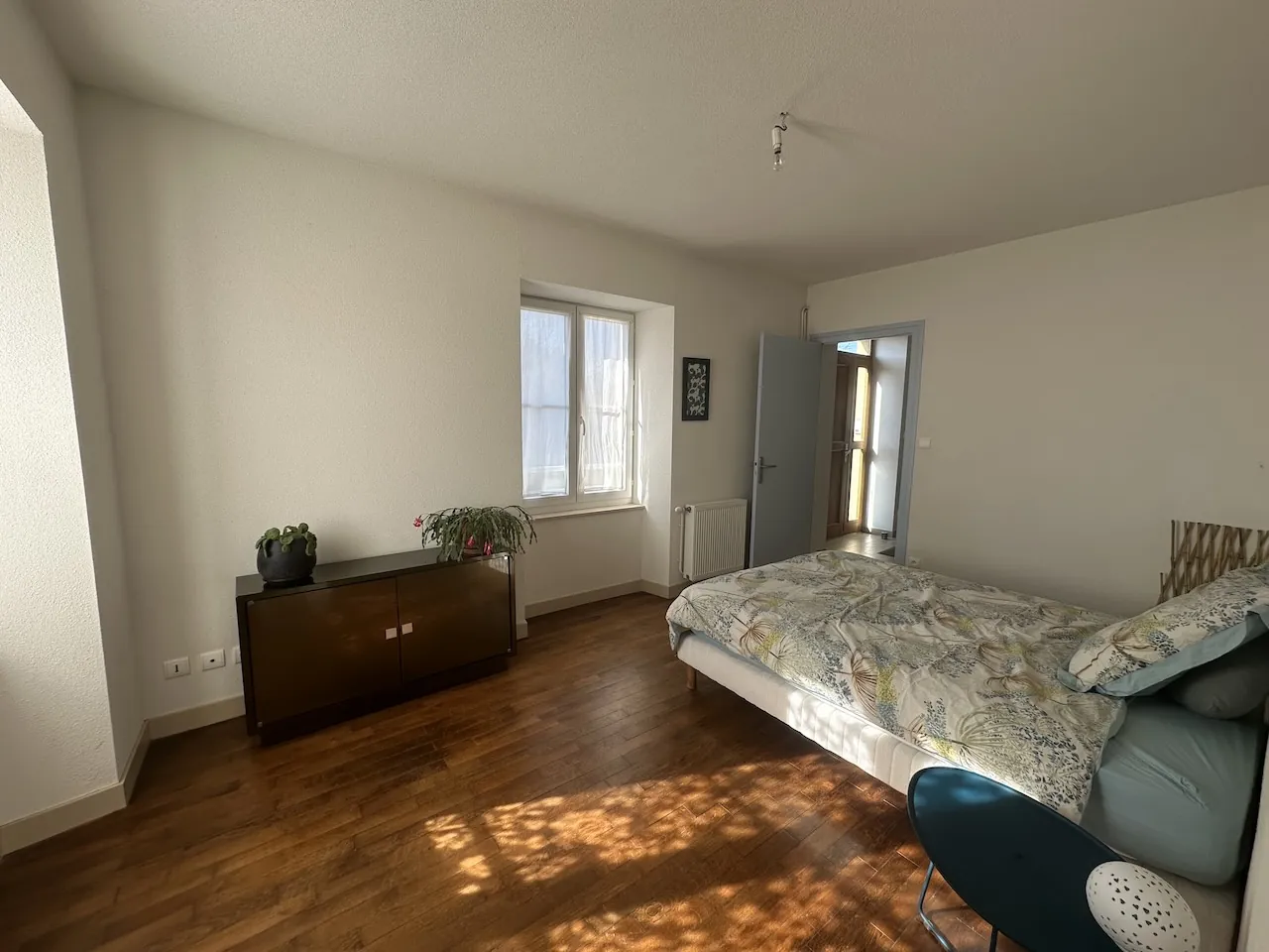 Maison de village en parfait état à Chambilly, 133 m² habitables avec garage et jardin clos 