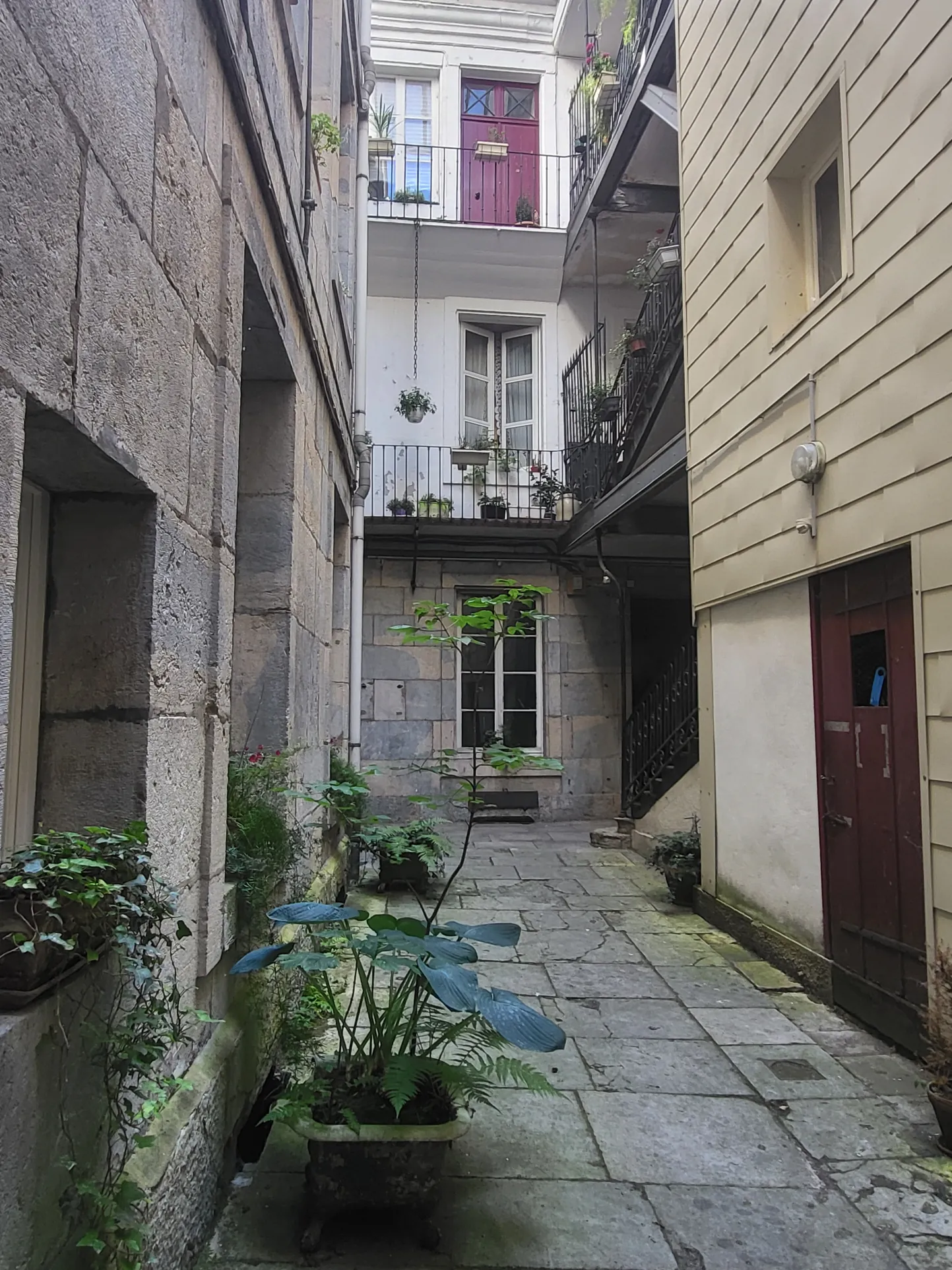 Studio rénové en plein centre de Besançon à vendre 