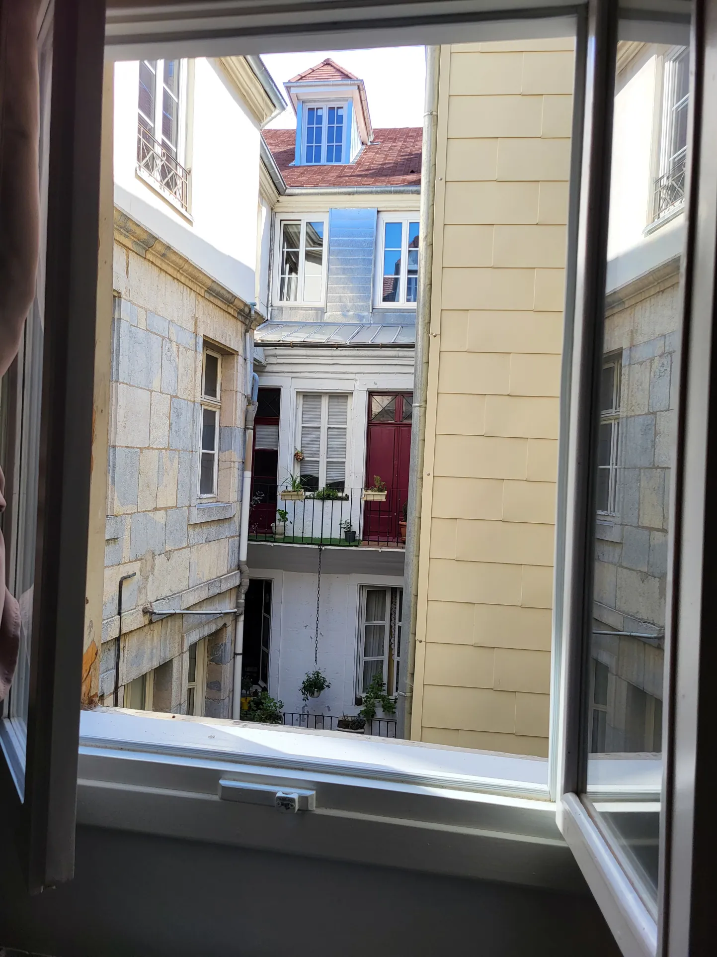 Studio rénové en plein centre de Besançon à vendre 