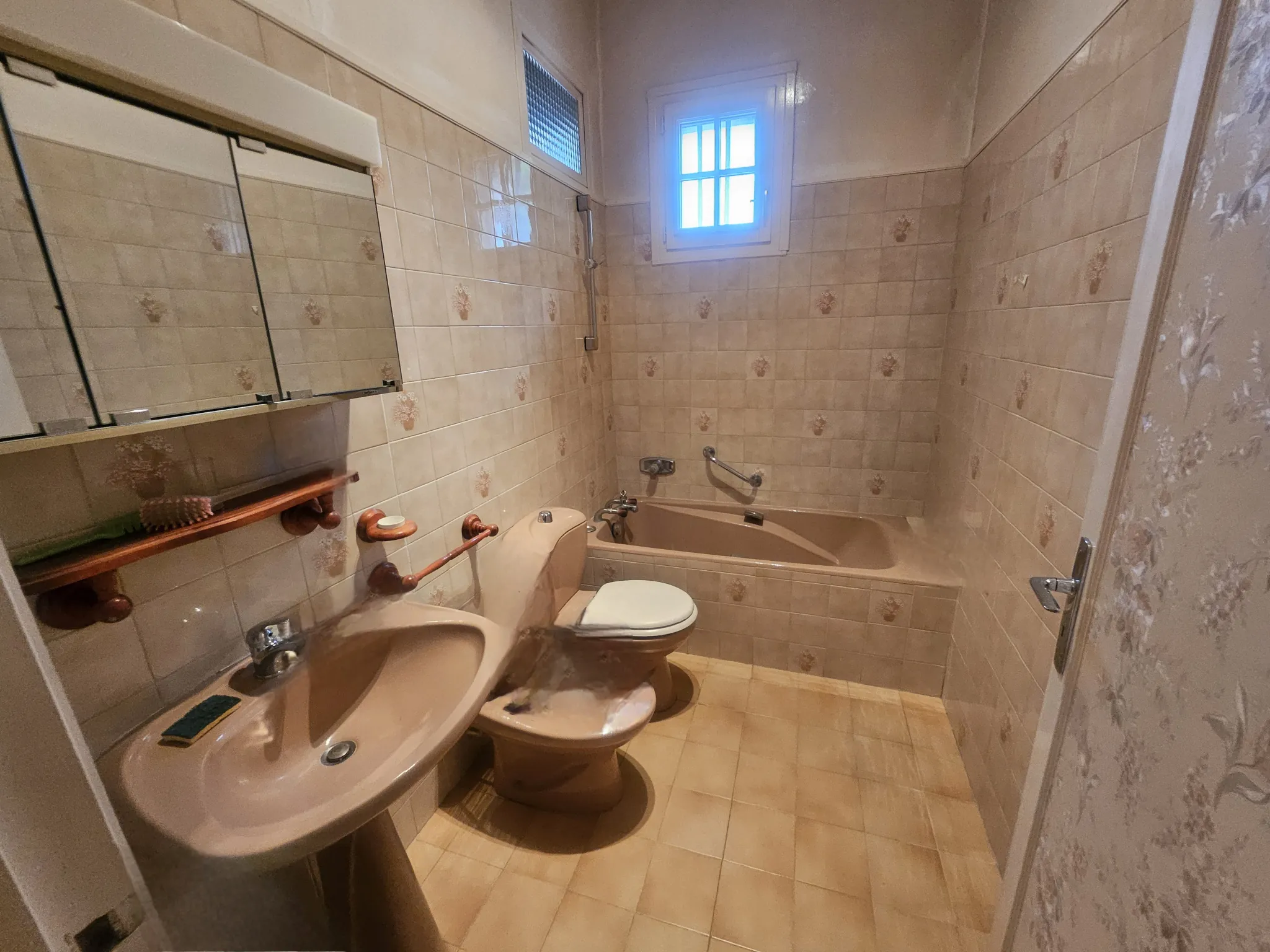 Maison à rénover de 99 m² avec garage et jardin à Marseille La Viste 