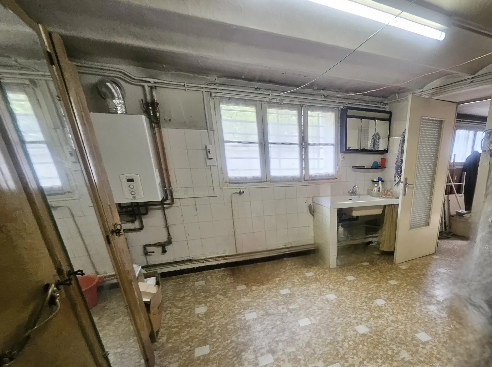 Maison à rénover de 99 m² avec garage et jardin à Marseille La Viste 