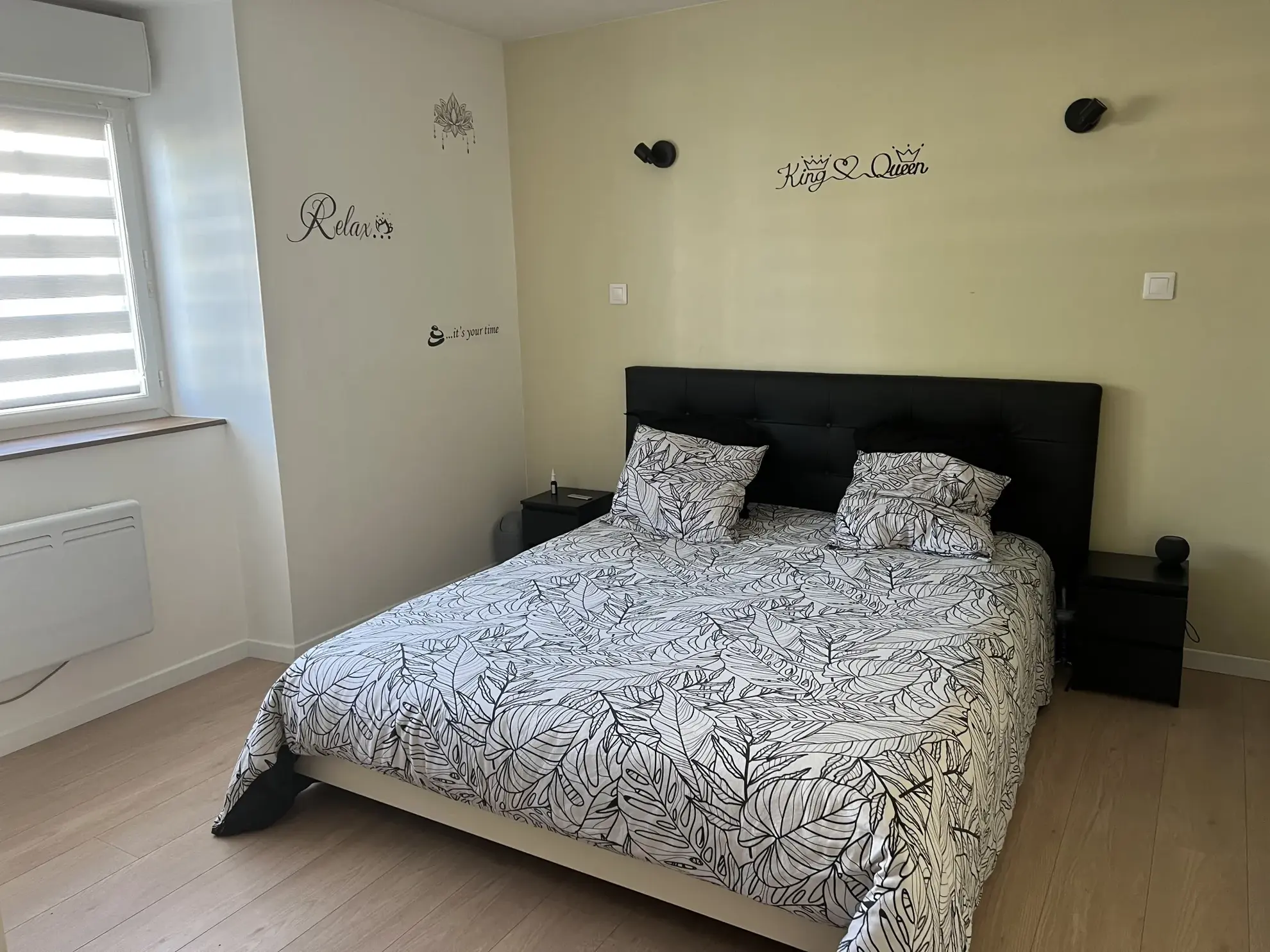 Maison de ville rénovée à Saint Jean d'Hermine avec jardin et dépendances 