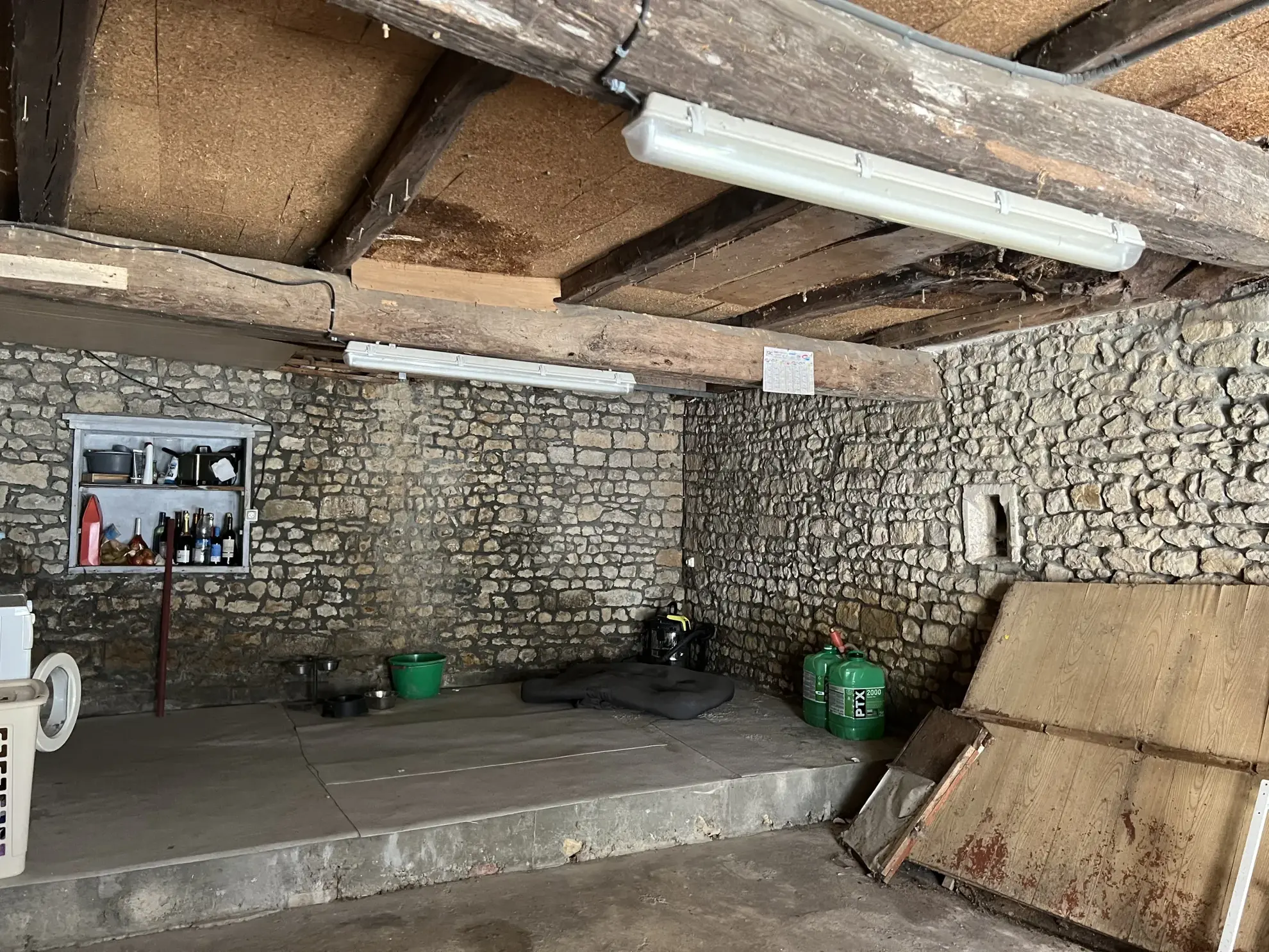 Maison de ville rénovée à Saint Jean d'Hermine avec jardin et dépendances 