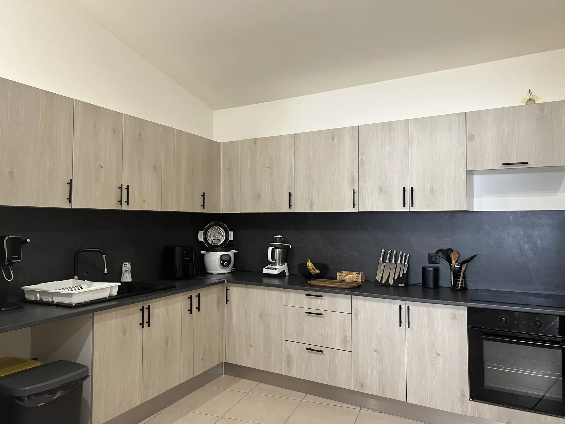 Maison de ville rénovée à Saint Jean d'Hermine avec jardin et dépendances 