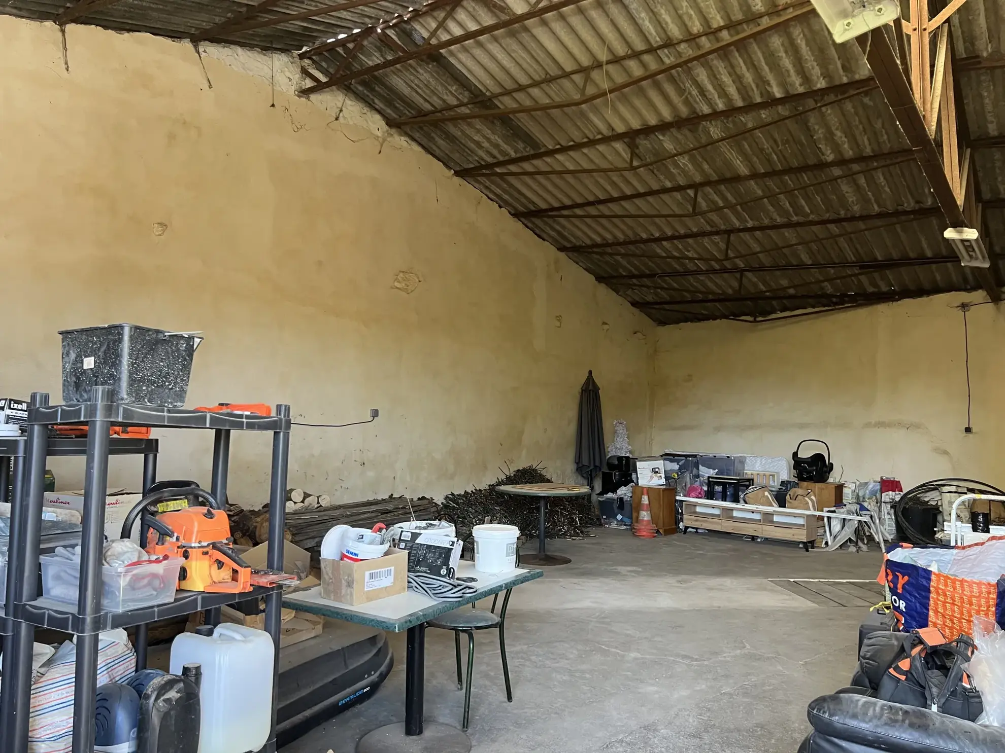 Maison de ville rénovée à Saint Jean d'Hermine avec jardin et dépendances 