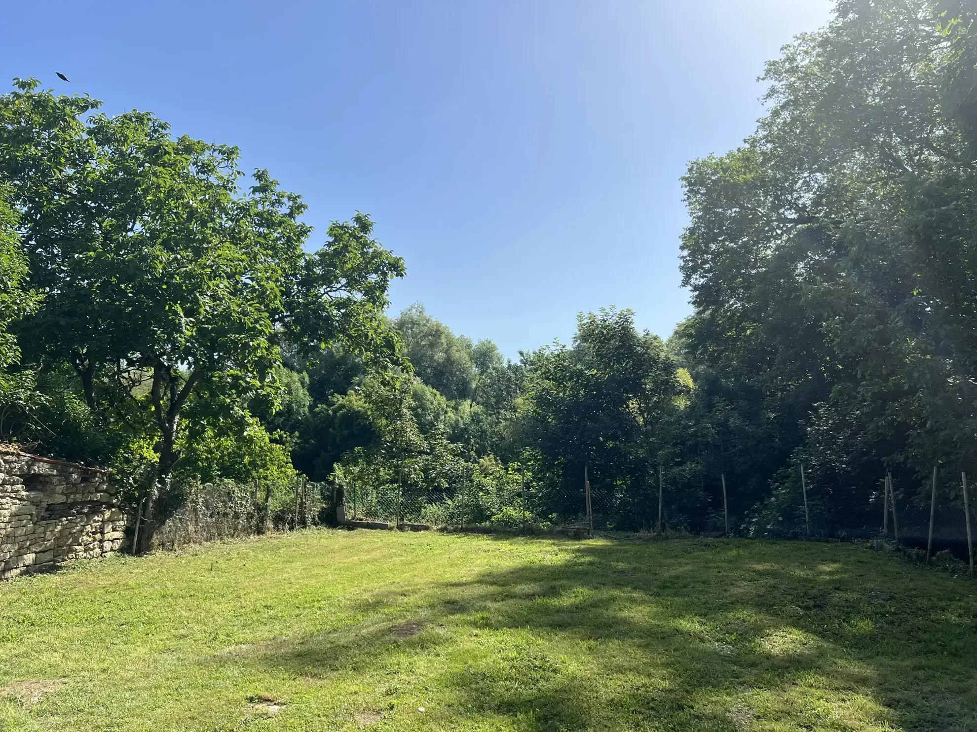 Maison de ville rénovée à Saint Jean d'Hermine avec jardin et dépendances 
