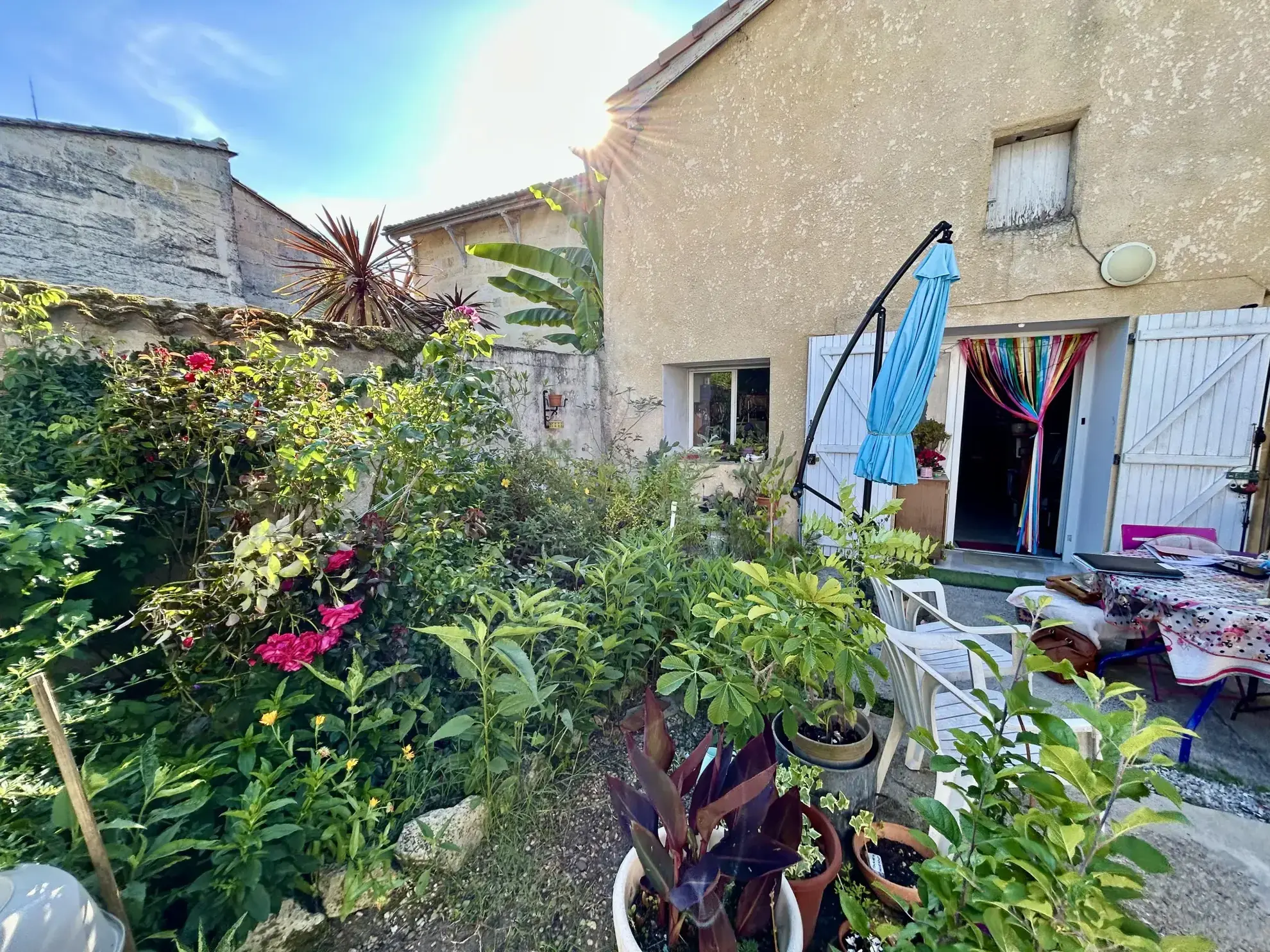 Maison en pierre louée de 97 m² avec jardin et garage à St Denis de Pile