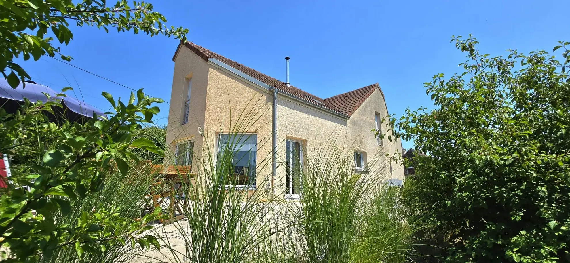 Maison de 132 m² avec grand terrain à Orchamps, 3 chambres, terrasse et double garage 