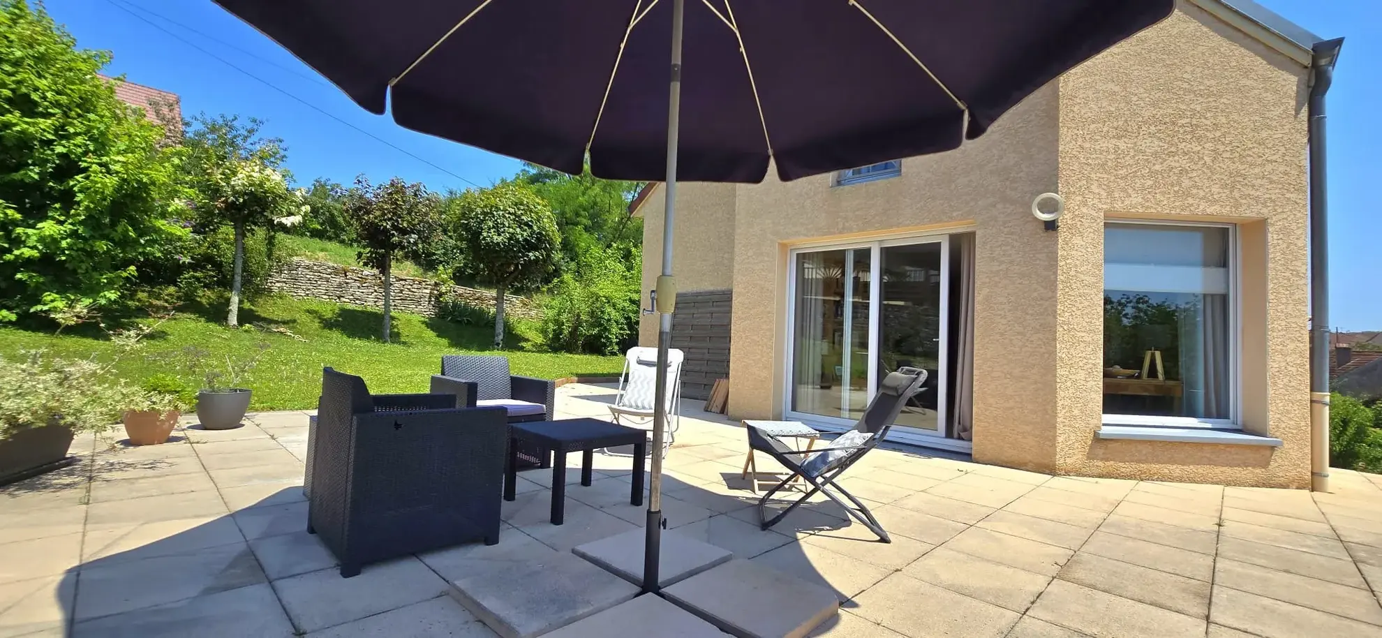 Maison de 132 m² avec grand terrain à Orchamps, 3 chambres, terrasse et double garage 