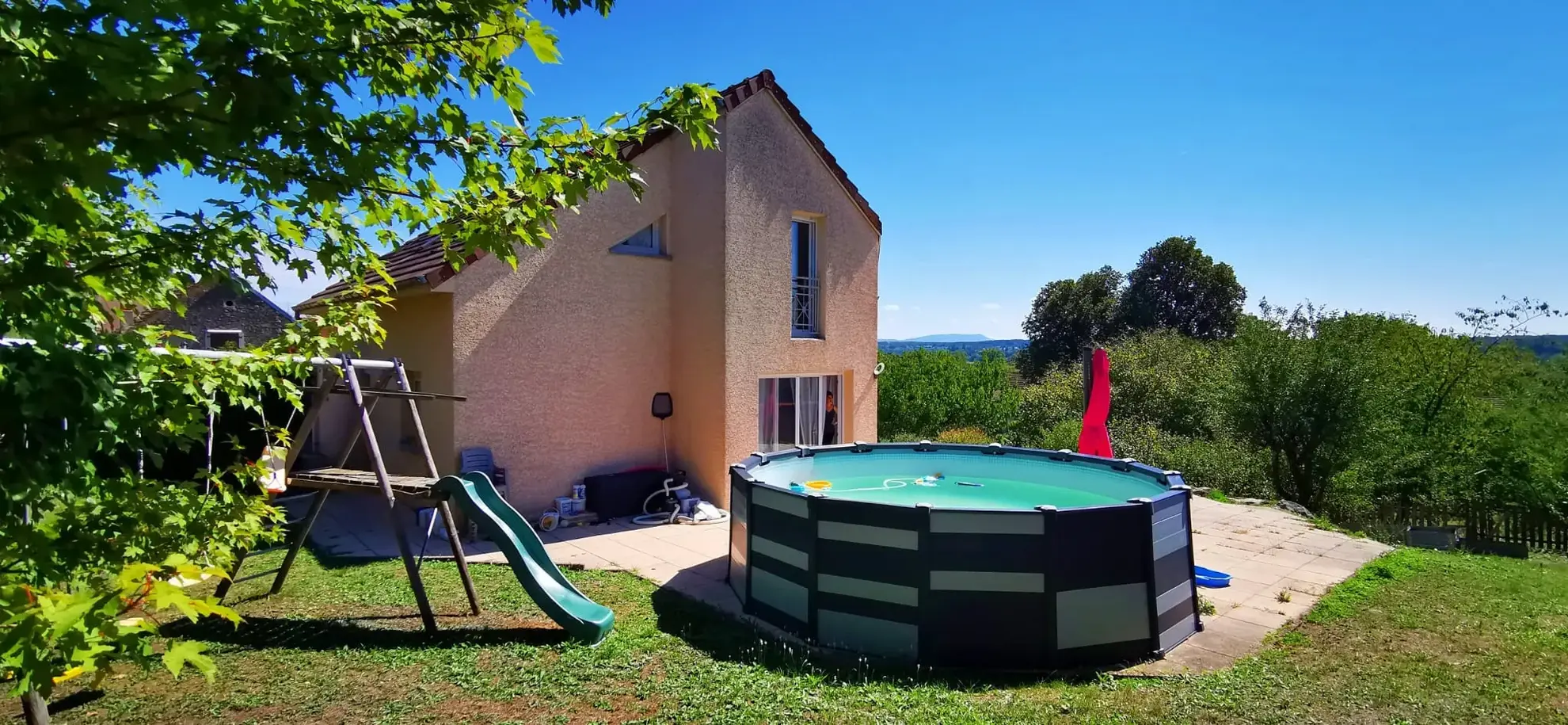 Maison lumineuse de 132 m2 avec grand terrain à Orchamps - Confort et nature 