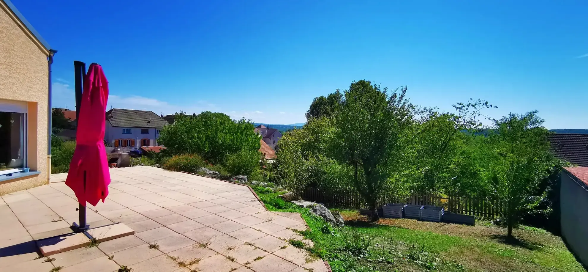 Maison lumineuse de 132 m2 avec grand terrain à Orchamps - Confort et nature 