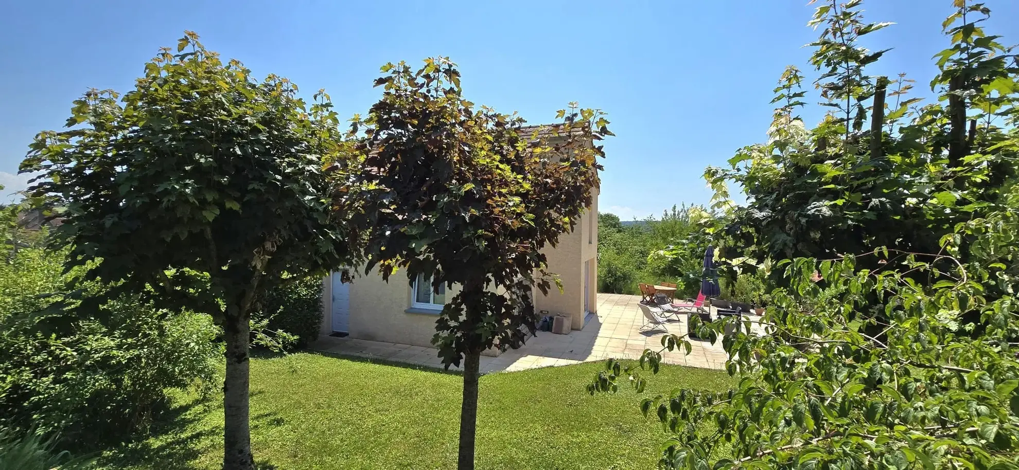 Maison de 132 m² avec grand terrain à Orchamps, 3 chambres, terrasse et double garage 