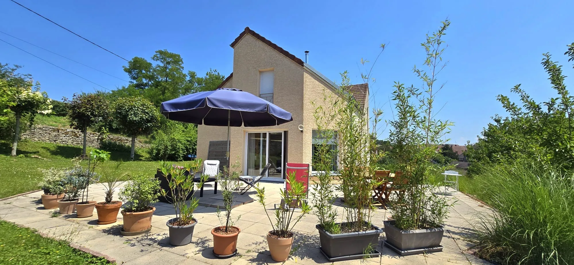 Maison lumineuse de 132 m² avec grand terrain à Orchamps, calme et confortable 