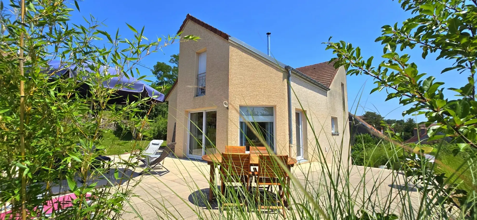 Maison de 132 m² avec grand terrain à Orchamps, 3 chambres, terrasse et double garage 