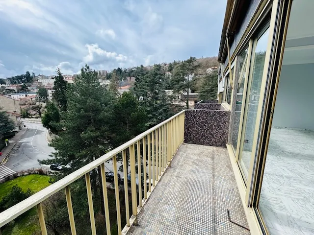 Appartement T3/T4 lumineux avec balcon, cave et grand garage à Saint-Étienne