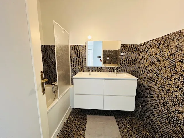 Appartement T3/T4 lumineux avec balcon, cave et grand garage à Saint-Étienne 