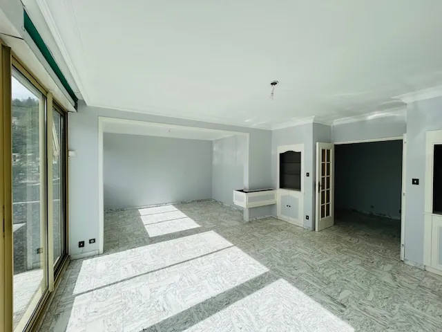 Appartement T3/T4 lumineux avec balcon, cave et grand garage à Saint-Étienne 