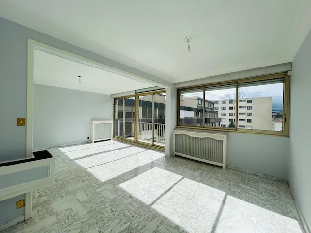 Appartement T3/T4 lumineux avec balcon, cave et grand garage à Saint-Étienne 