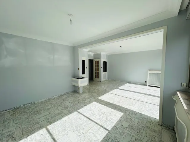 Appartement T3/T4 lumineux avec balcon, cave et grand garage à Saint-Étienne 