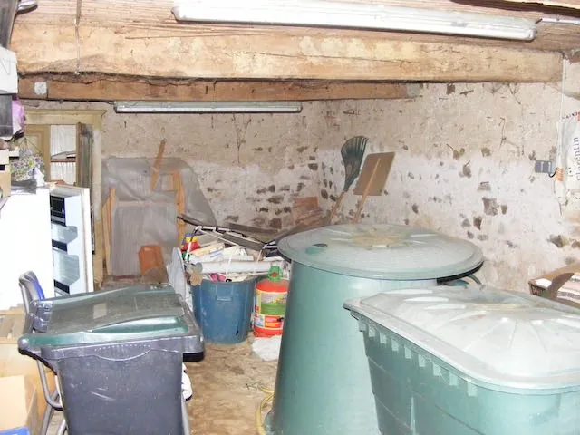 Charmante maison en pierre à rénover avec dépendances à Saint-Christophe-en-Brionnais 