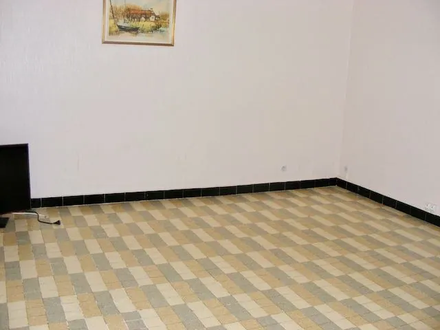 Charmante maison en pierre à rénover avec dépendances à Saint-Christophe-en-Brionnais 