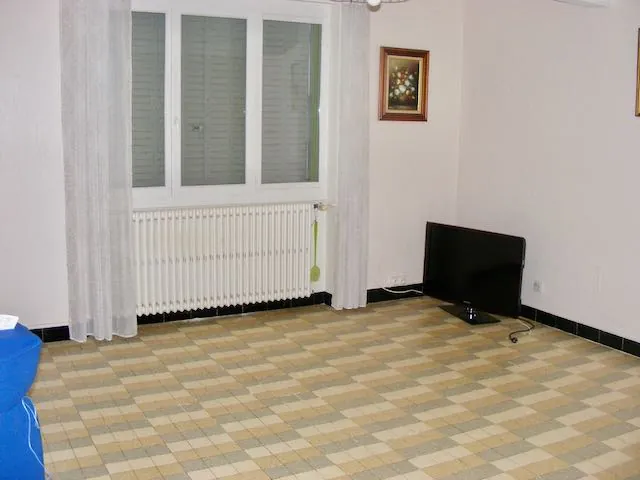 Charmante maison en pierre à rénover avec dépendances à Saint-Christophe-en-Brionnais 