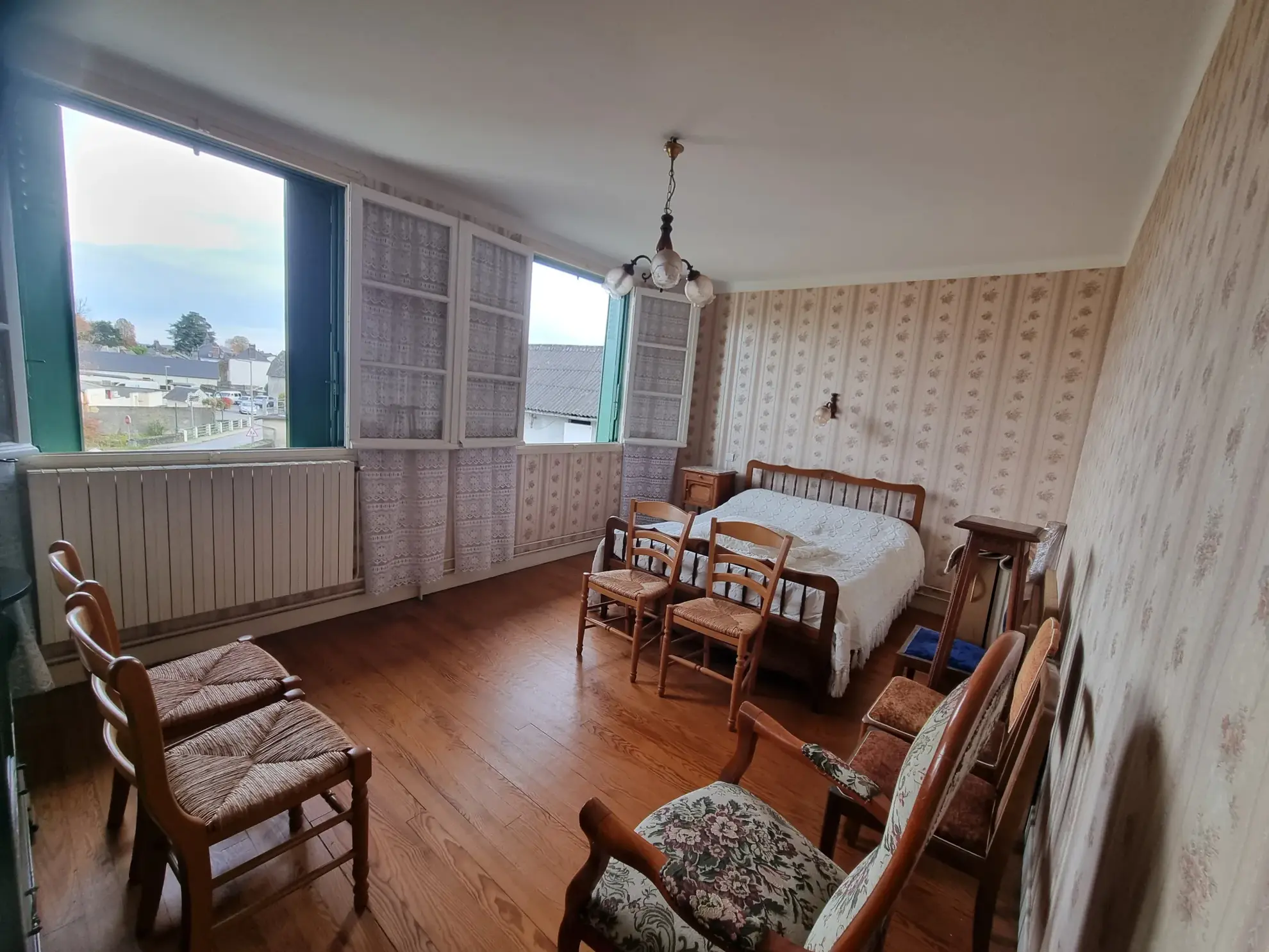 Maison de village à Ossun avec grande grange et 4 chambres - Opportunité à saisir 