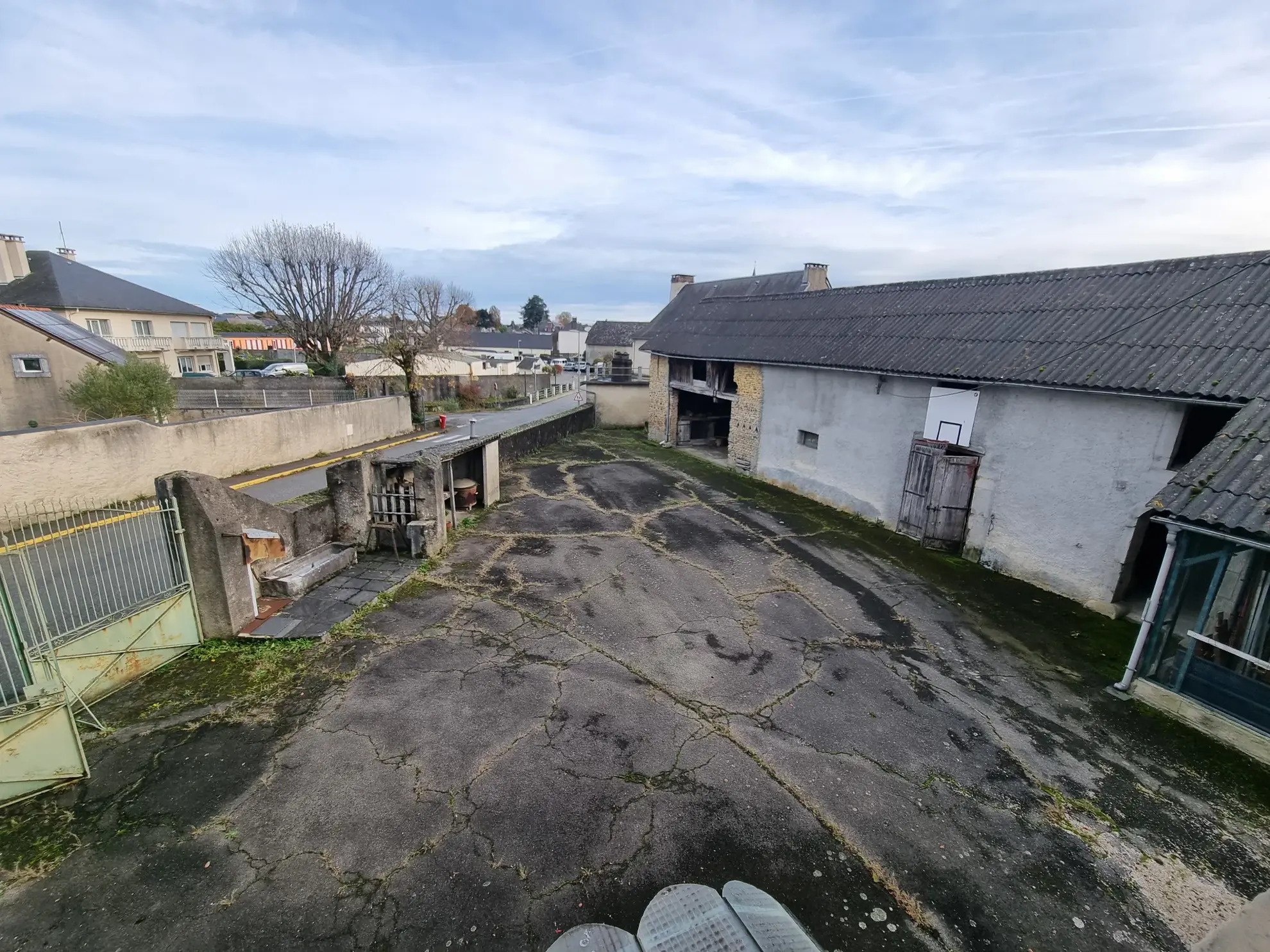 Maison de village à Ossun avec grande grange et 4 chambres - Opportunité à saisir 